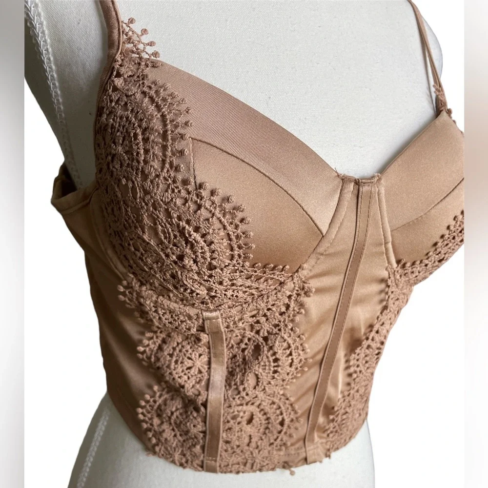 Blāshe corset style